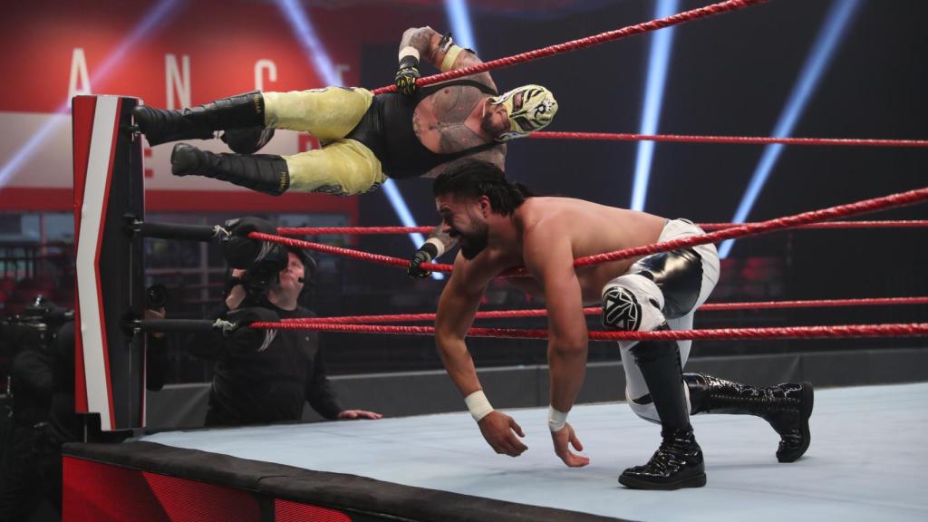 Rey Mysterio y su tradicional '619'