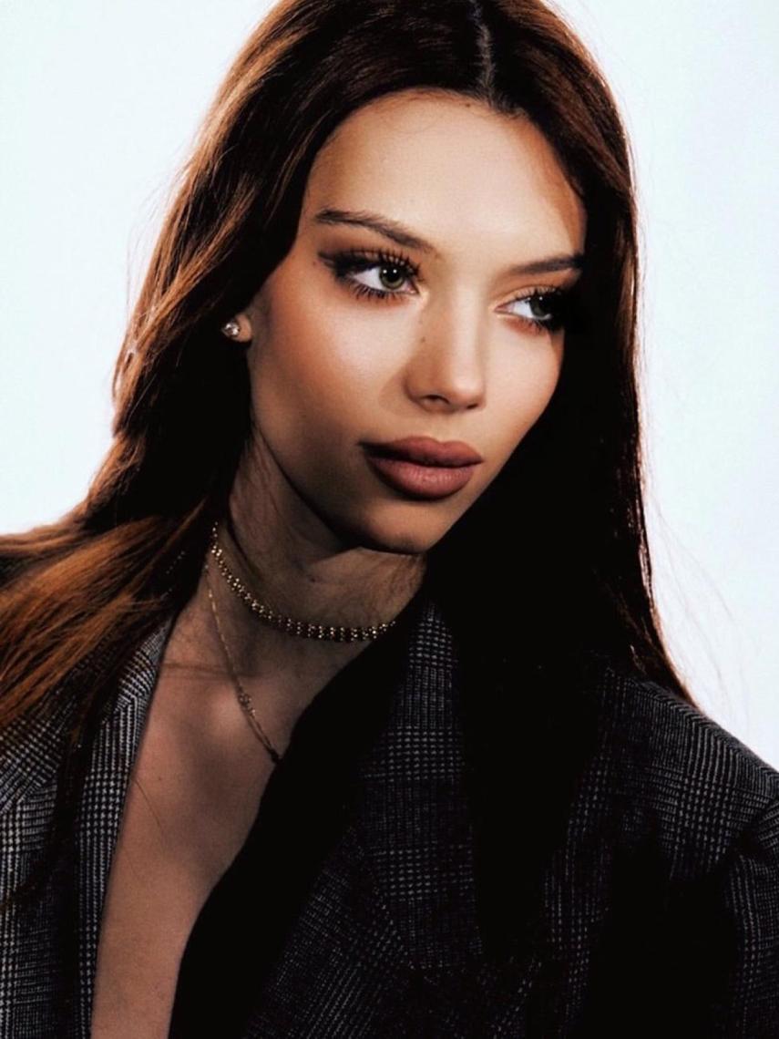 Alejandra ha sabido sacar partido al maquillaje sin necesidad de retoques.