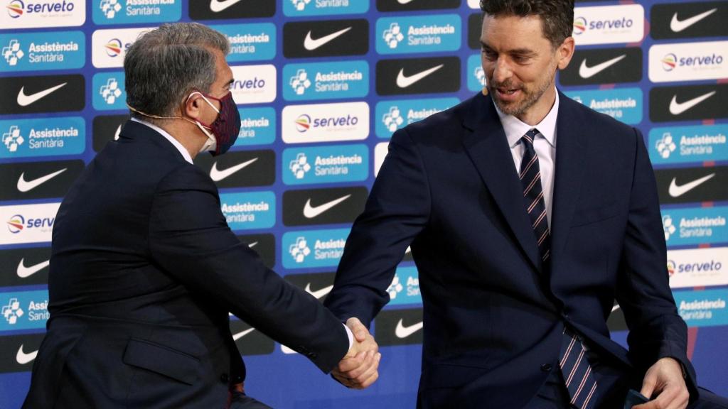 Pau Gasol y Joan Laporta