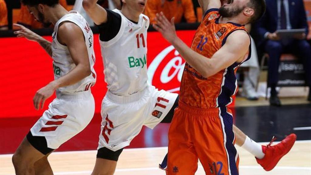 Kalinic anotando en el Valencia - Bayern