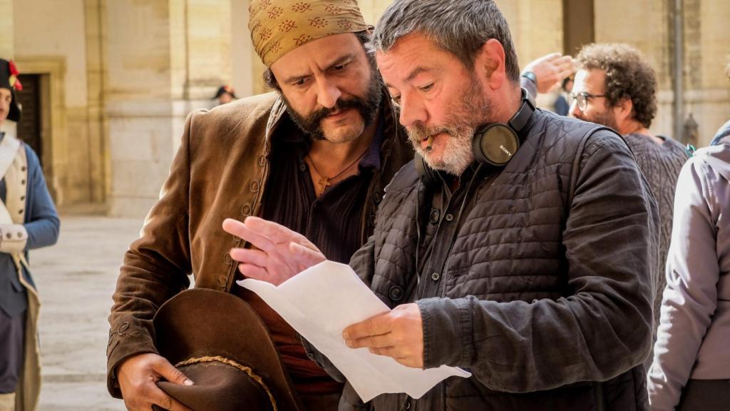 Isak Ferriz y Enrique Urbizu en un momento del rodaje de 'Libertad'. Foto:  Emilio Pereda / Movistar+