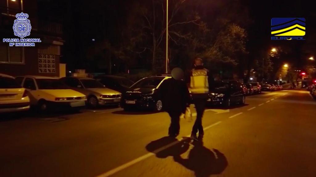 La detención de uno de los integrantes de la trama.