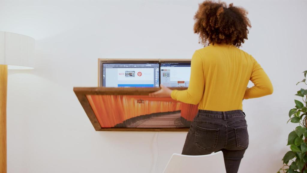 El escritorio se ancla a la pared y se puede plegar.