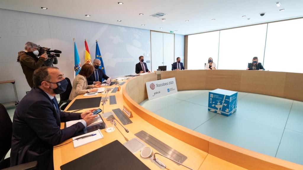 Feijóo reunido con su Ejecutivo.