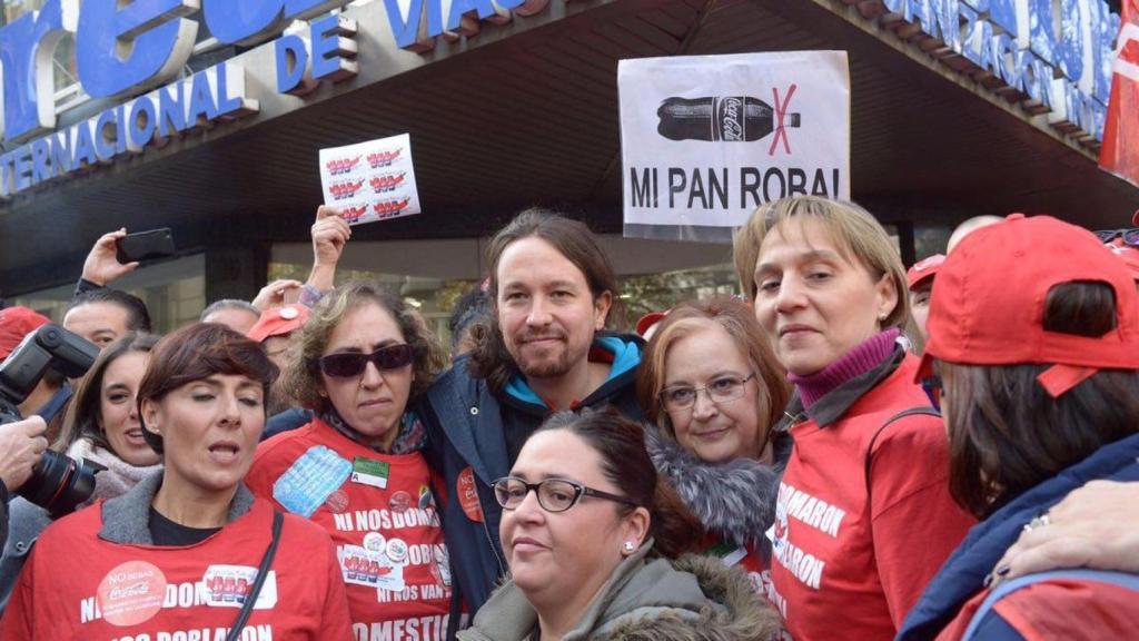 Iglesias, con los trabajadores de Coca-Cola.