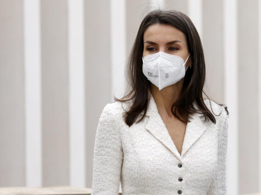 El pasado mes de febrero, Letizia lució el tweed blanco de Felipe Varela.