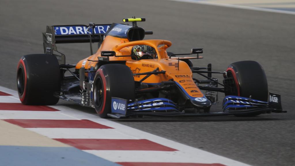 Lando Norris en el circuito de Sakhir en Bahrein