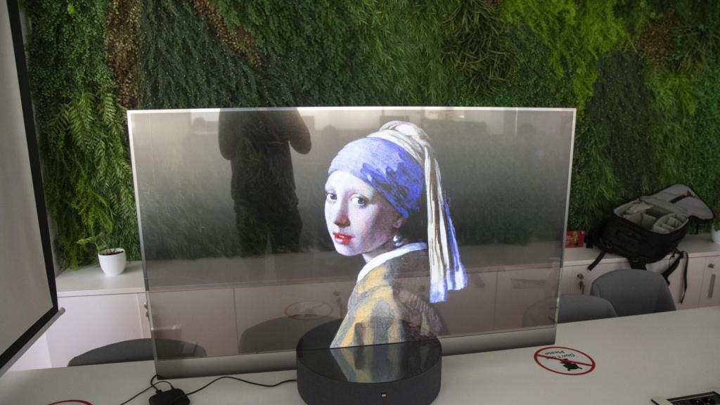 Xiaomi Mi TV LUX Transparent Edition