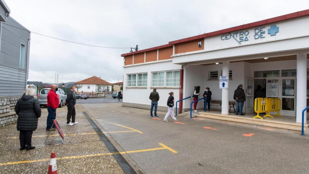Centro de Salud de Abegondo durante la celebración del cribado de coronavirus.