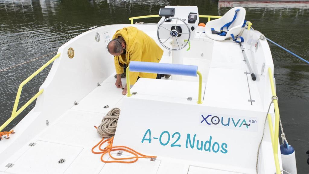 Presentación del barco eléctrico que recorrerá la ría de Betanzos.