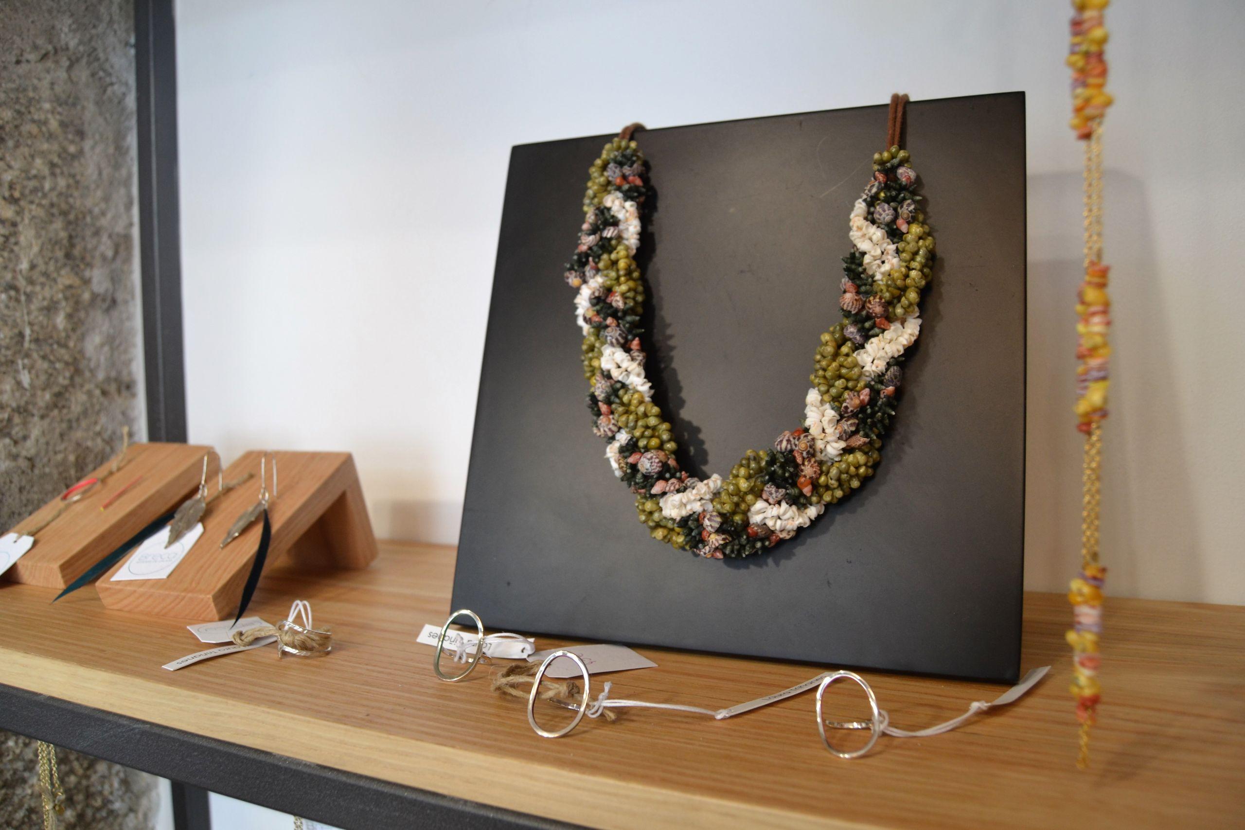 Detalles del interior de Breca Shop.