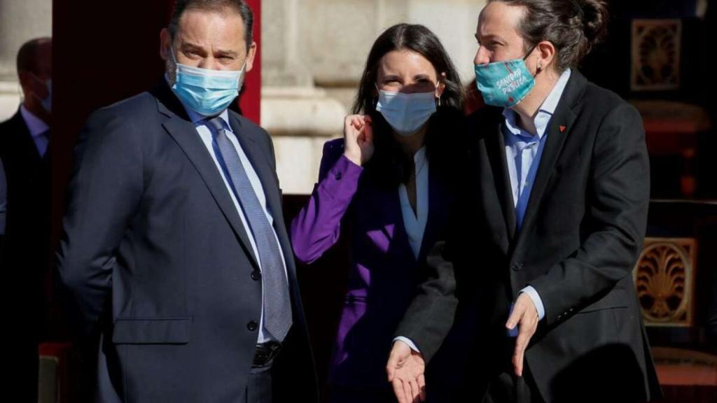 Ábalos, Irene Montero e Iglesias.