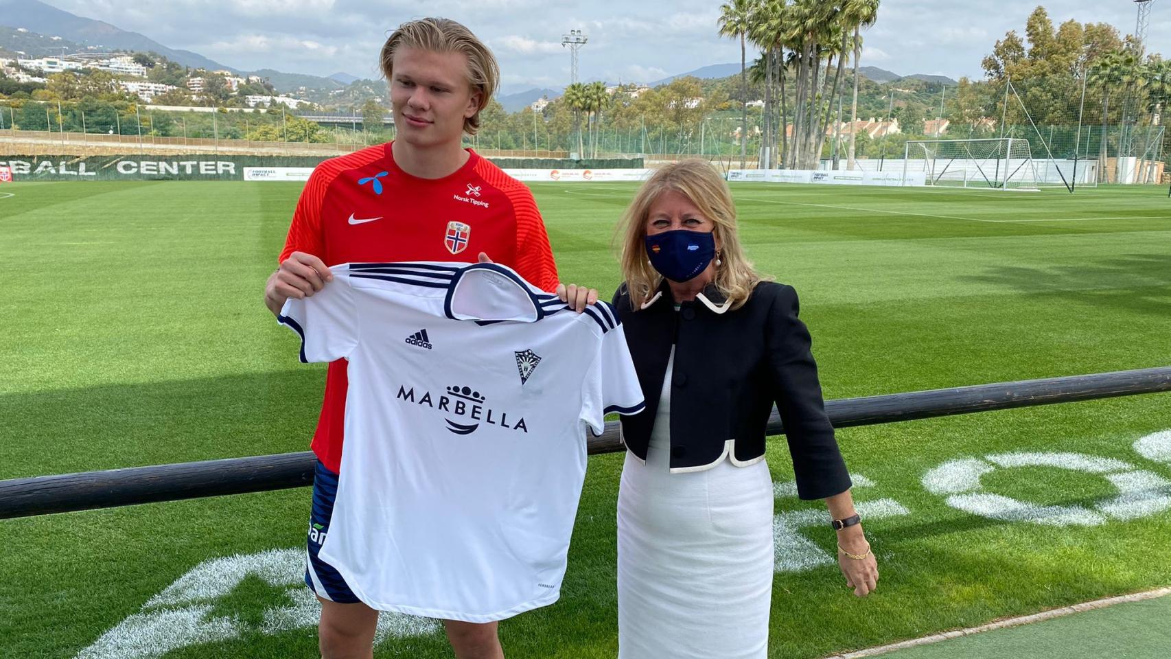 Erling Haaland ficha Por El Marbella FC Y Ya Se Viste De Blanco erling-haaland-ficha-por-el-marbella-fc-y-ya-se-viste-de-blanco