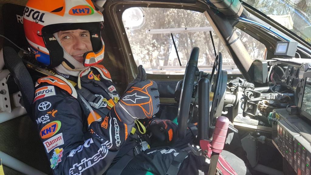 Isidre al volante de su coche de competición.