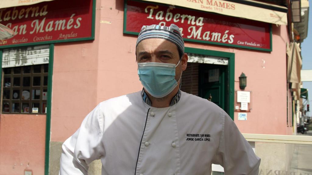 Jorge, al frente de la Taberna San Mamés.