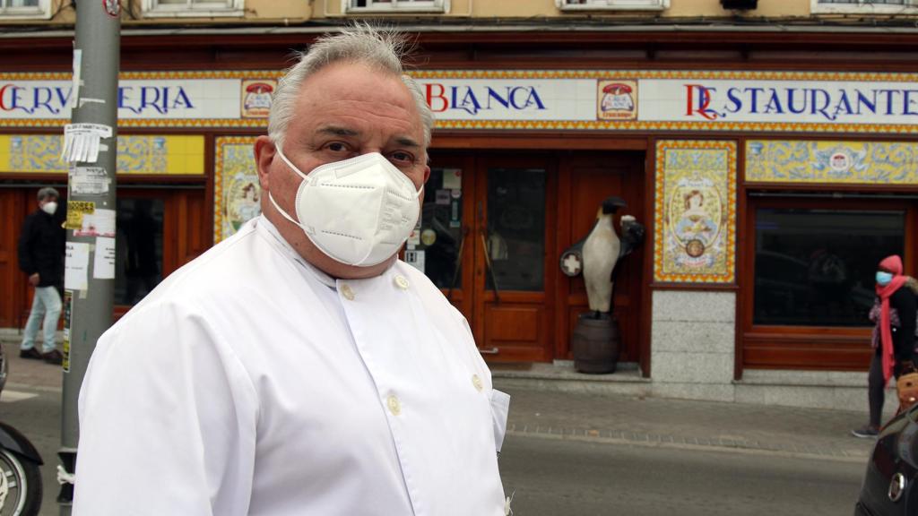 Antonio, dueño de la Cruz Blanca de Vallecas.