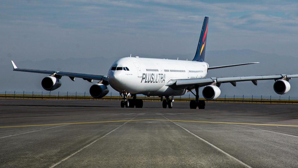 imagen de un avión de Plus Ultra Líneas Aéreas.