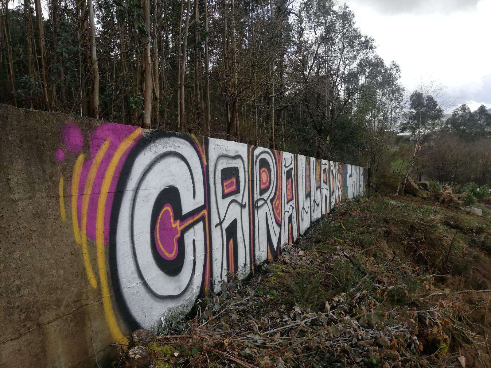 El grafiti hecho en el cementerio de A Barcala (Concello de Cambre).