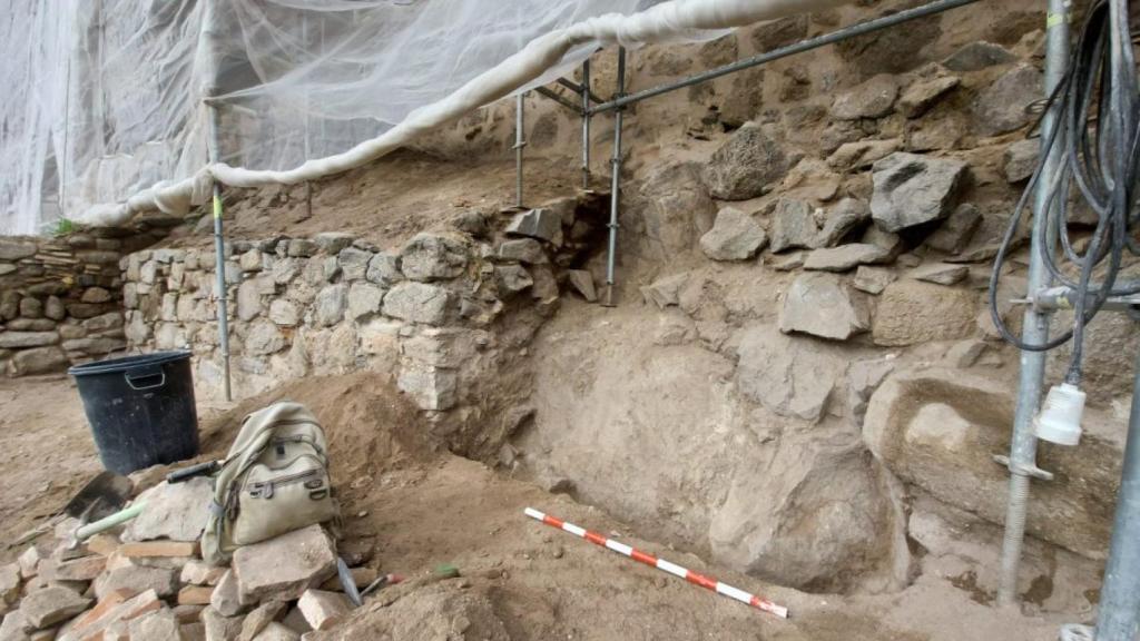 Parte de la muralla encontrada.