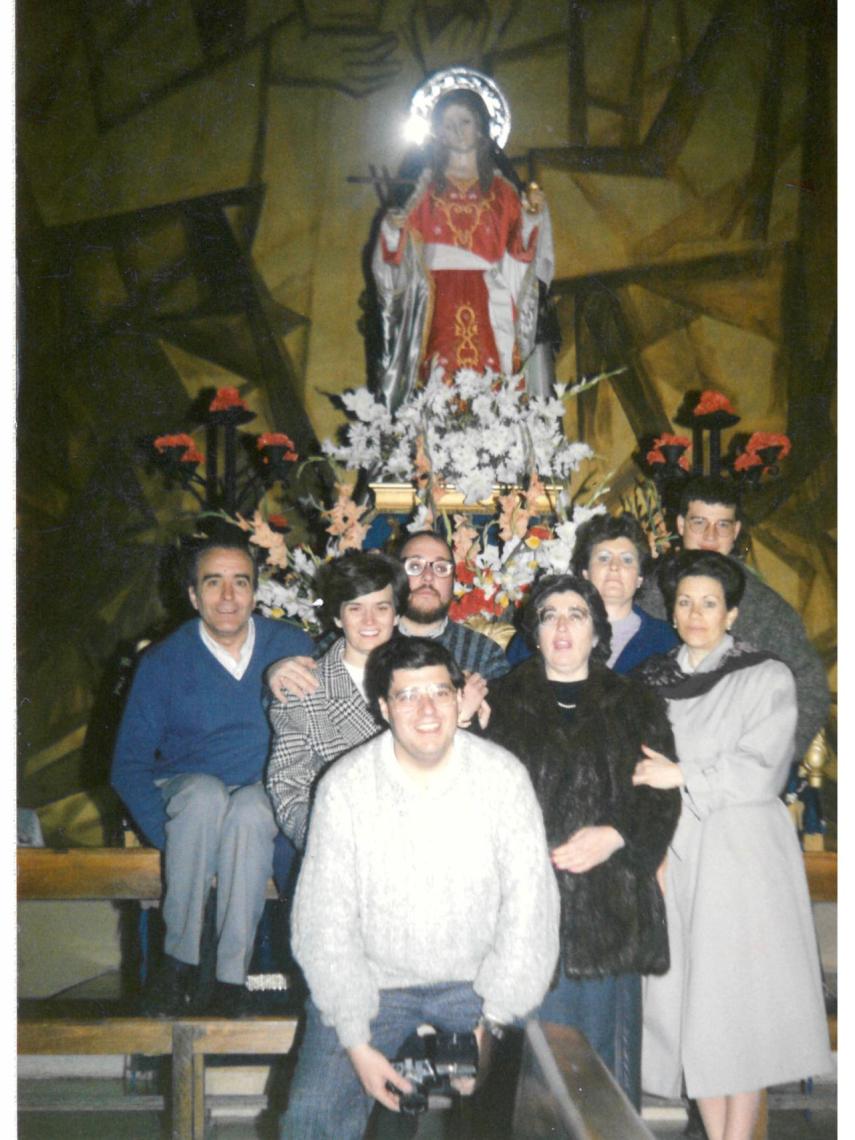 Las fundadoras de la cofradía y sus marido.