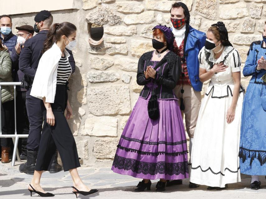 La reina Letizia con zapatos de Isabel Abdo en Aragón.