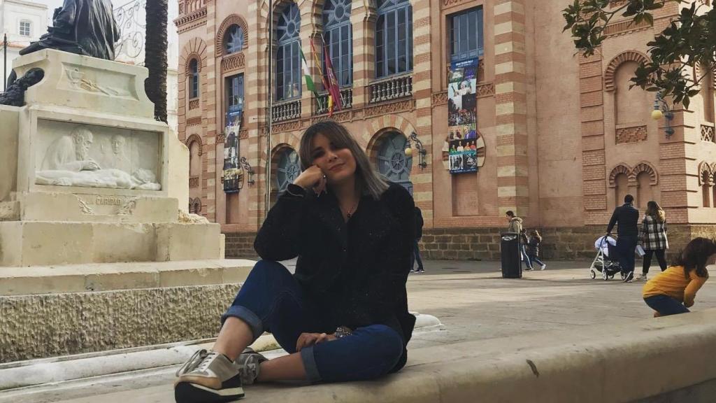 Alejandra piensa que este trabajo podría aportarle estabilidad unos meses.