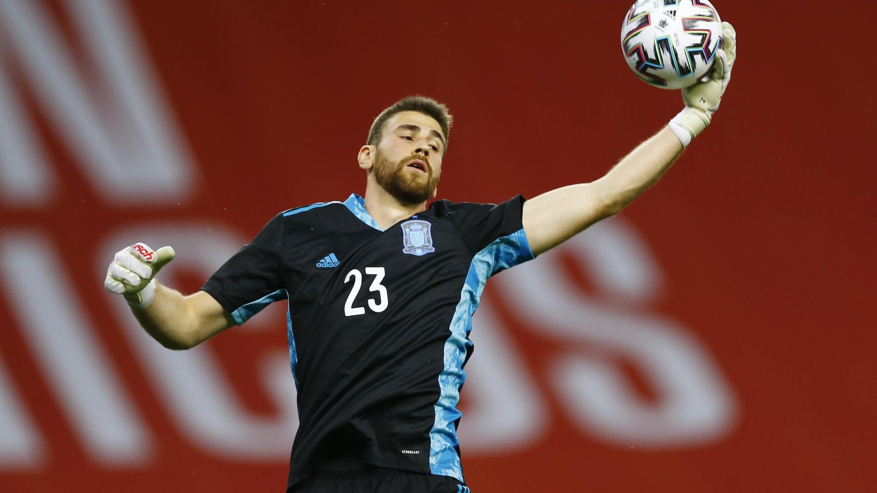 Unai Simón, en un partido de la selección española de fútbol