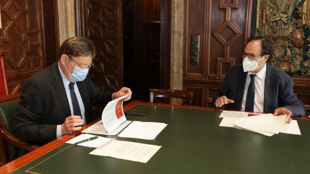 Ximo Puig, junto al 'conseller' de Hacienda, Vicent Soler. EE