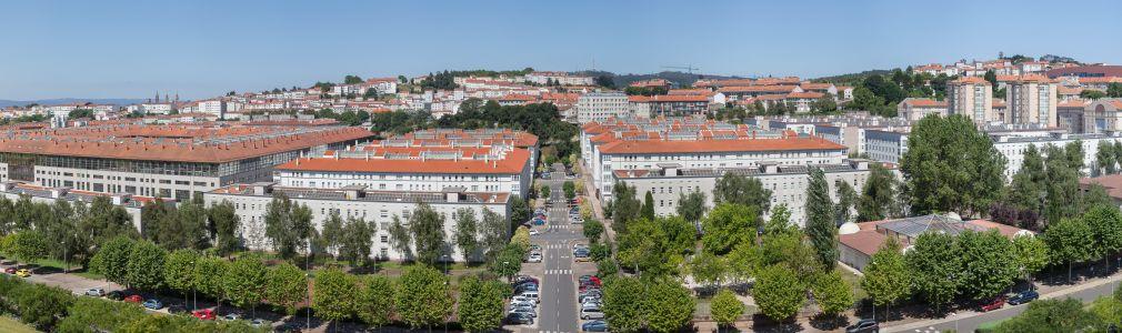 El barrio de Fontiñas visto desde el Parque Carlomagno (Santiago Turismo).