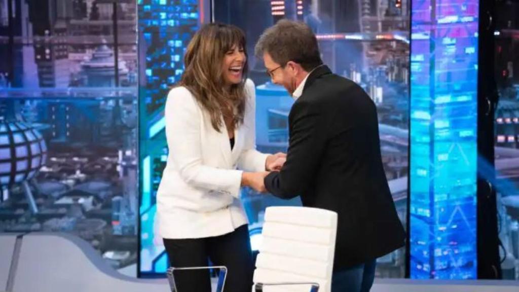 Pablo mostrando su complicidad con Nuria Roca en su regreso a 'El Hormiguero' tras pasar la Covid.
