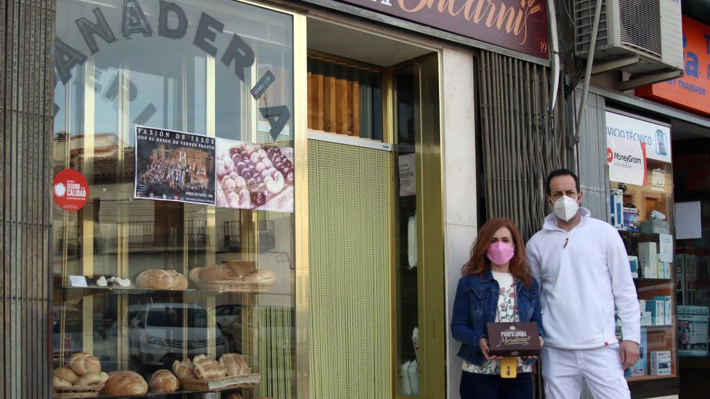 Los dueños de Panadería Encarni.