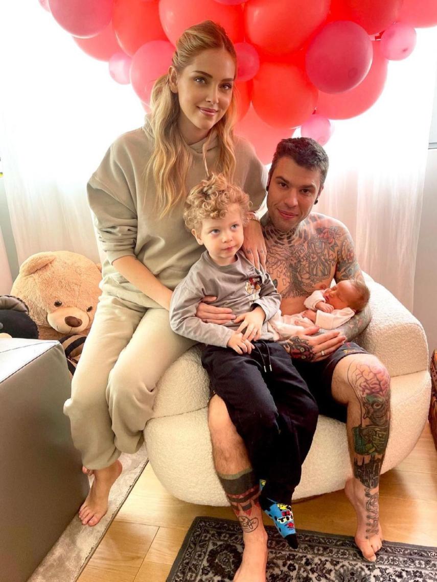 Chiara y Fedez junto a sus dos hijos, Leo y Vittoria.