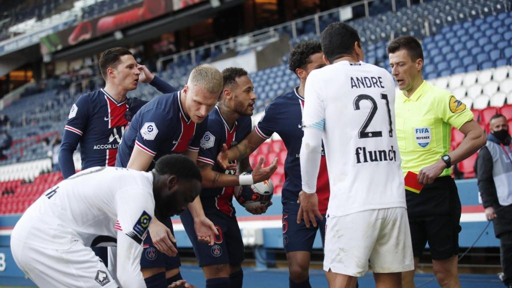 Neymar, en el momento de ver la tarjeta roja