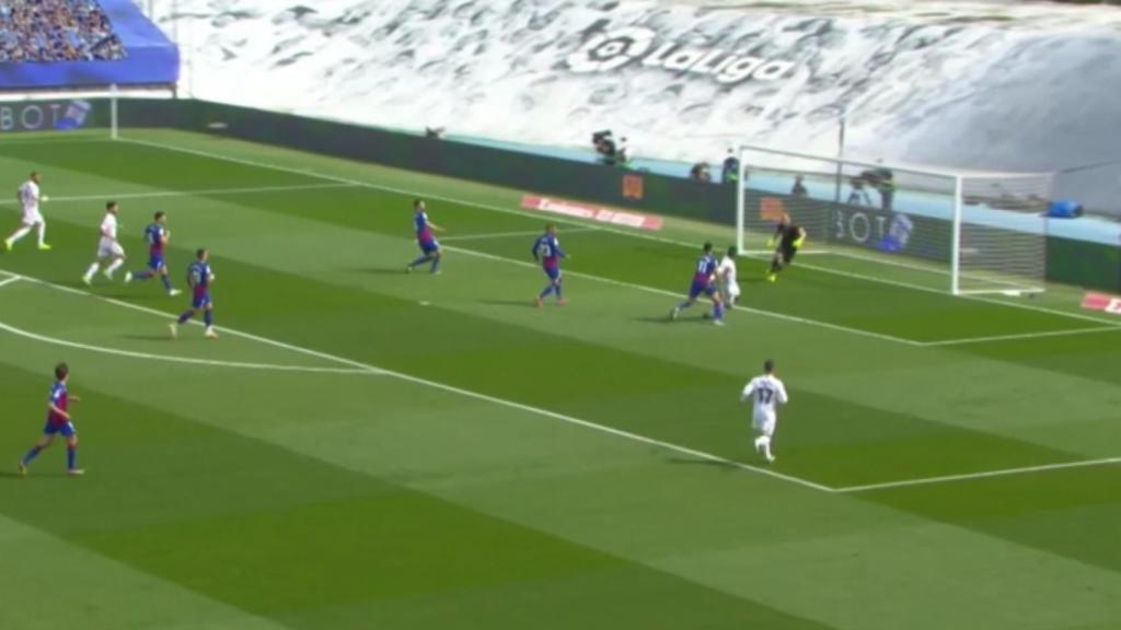 Penalti no pitado sobre Casemiro ante el Eibar