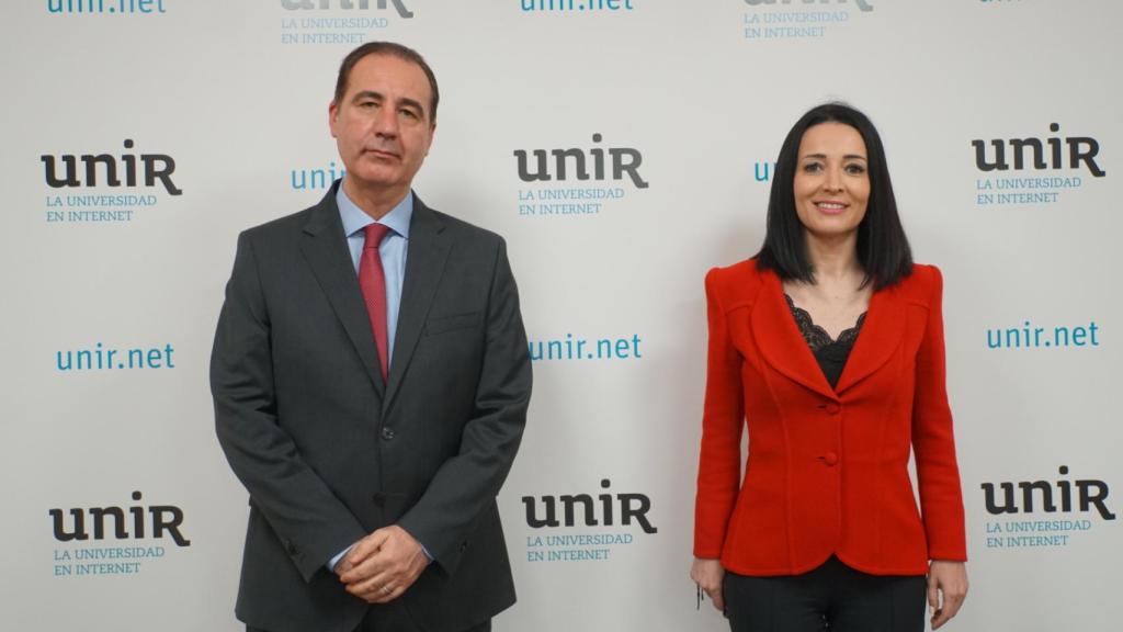 Cruz Sánchez de Lara, vicepresidenta de EL ESPAÑOL y abogada, junto a Eduardo Ferrer Mac-Gregor, expresidente de la CIDH.