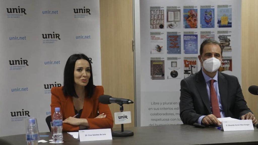 Cruz Sánchez de Lara junto a Eduardo Ferrer, expresidente de la Corte IDH.