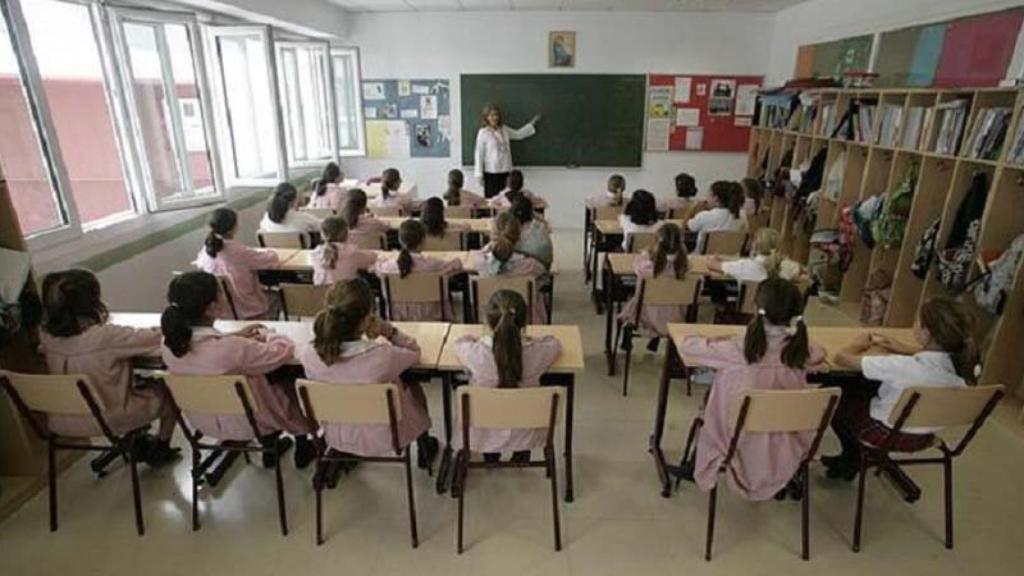 Una aula solo de alumnas.
