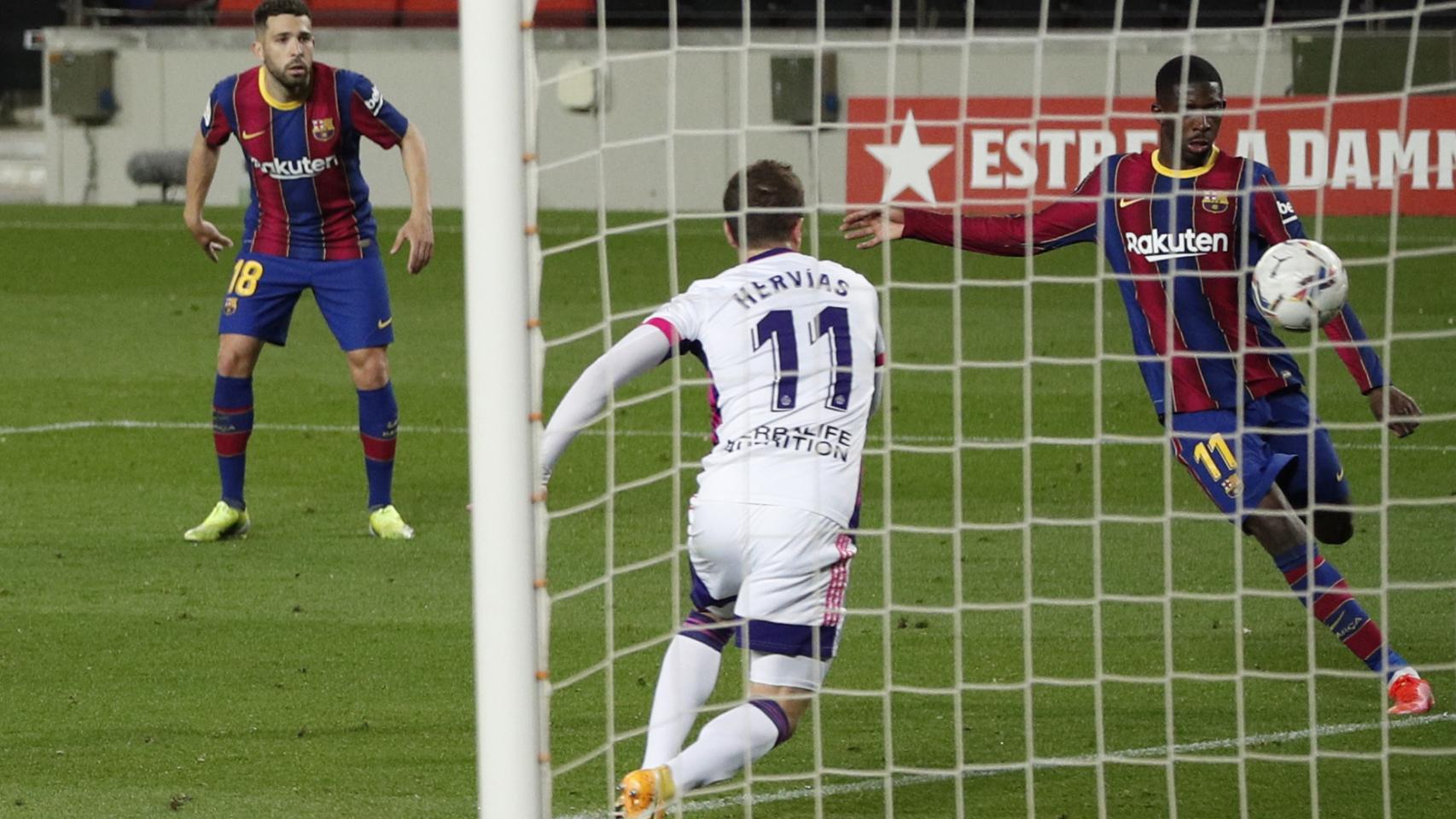 Lanzamiento de Ousmane Dembélé a puerta para el 1-0