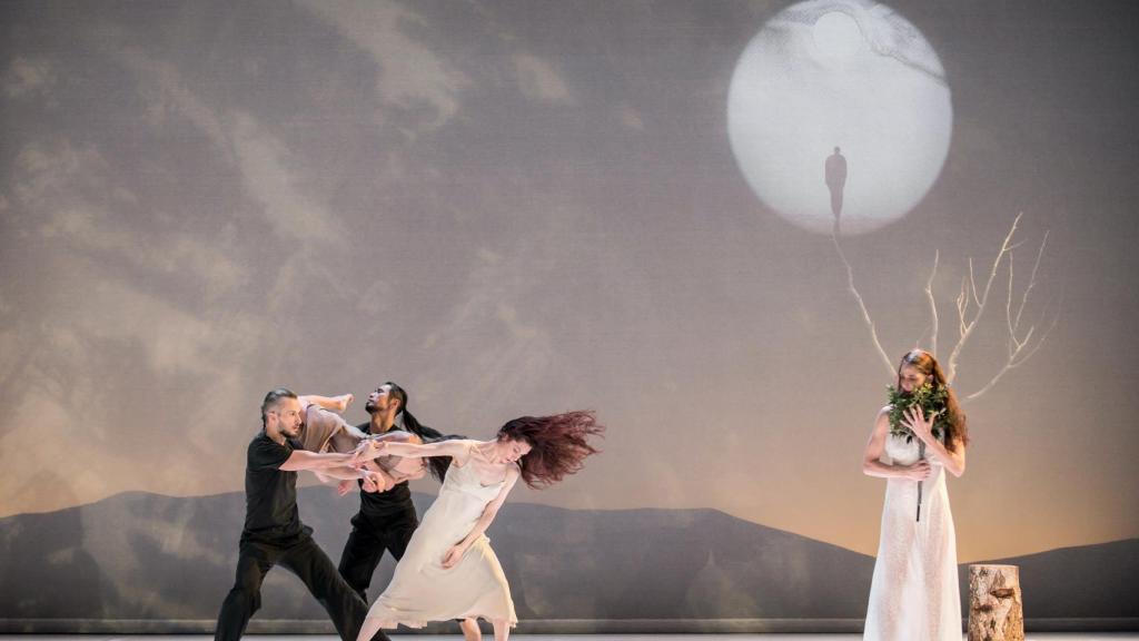 'The Tree', de Carolyn Carlson. Foto: Frédéric Lovino