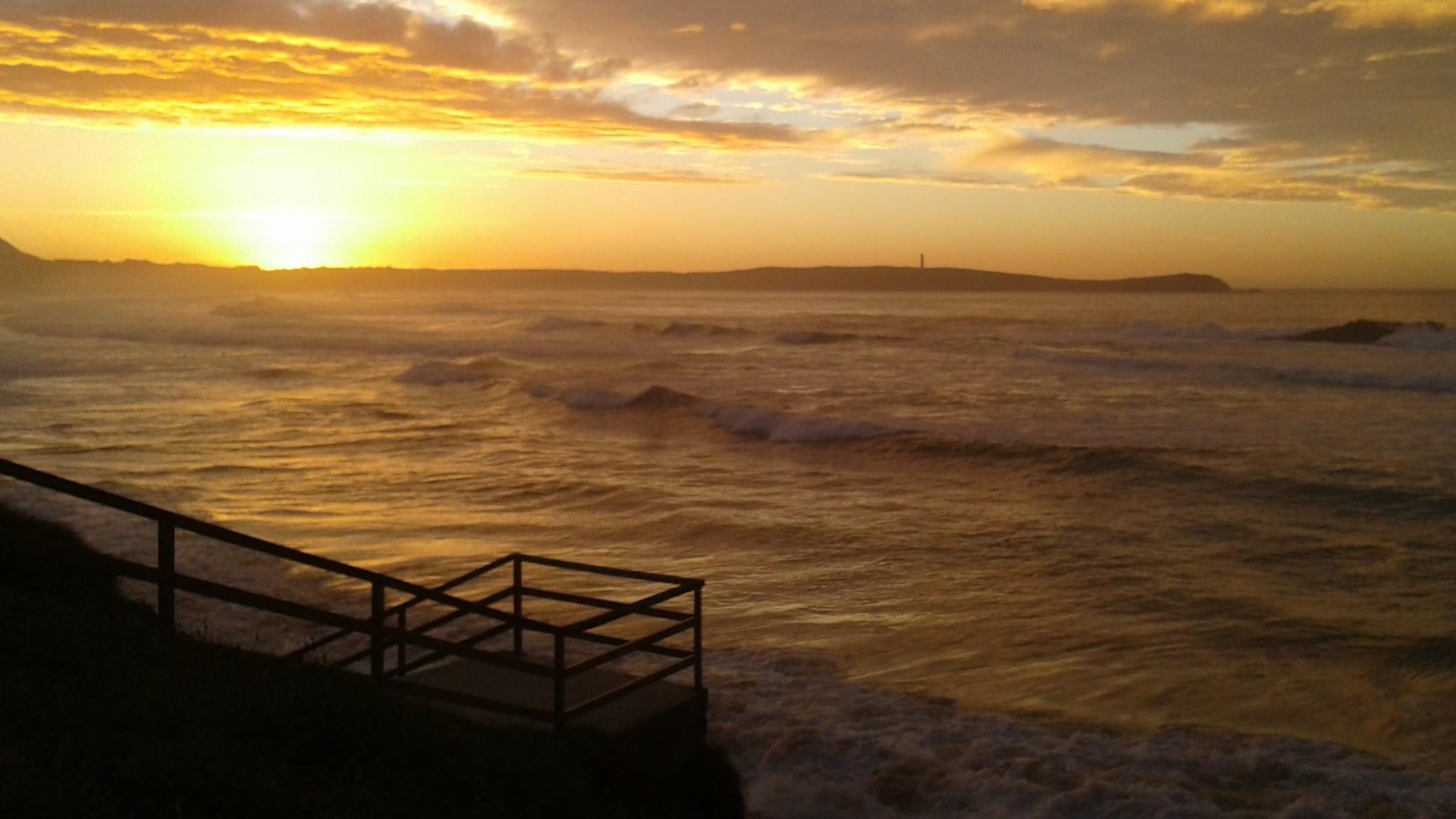La playa de A Frouxeira, cercana a la de Pantín, es uno de los lugares predilectos para los surfistas de Ferrolterra.