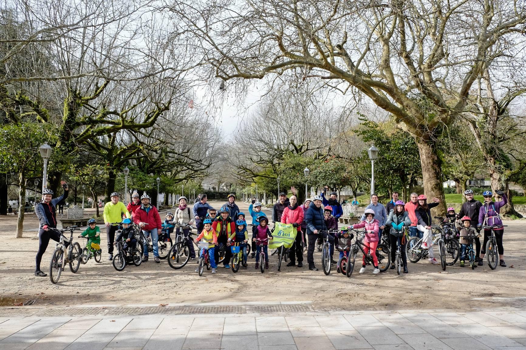 Una de las pedaladas de la asociación (Composcleta).