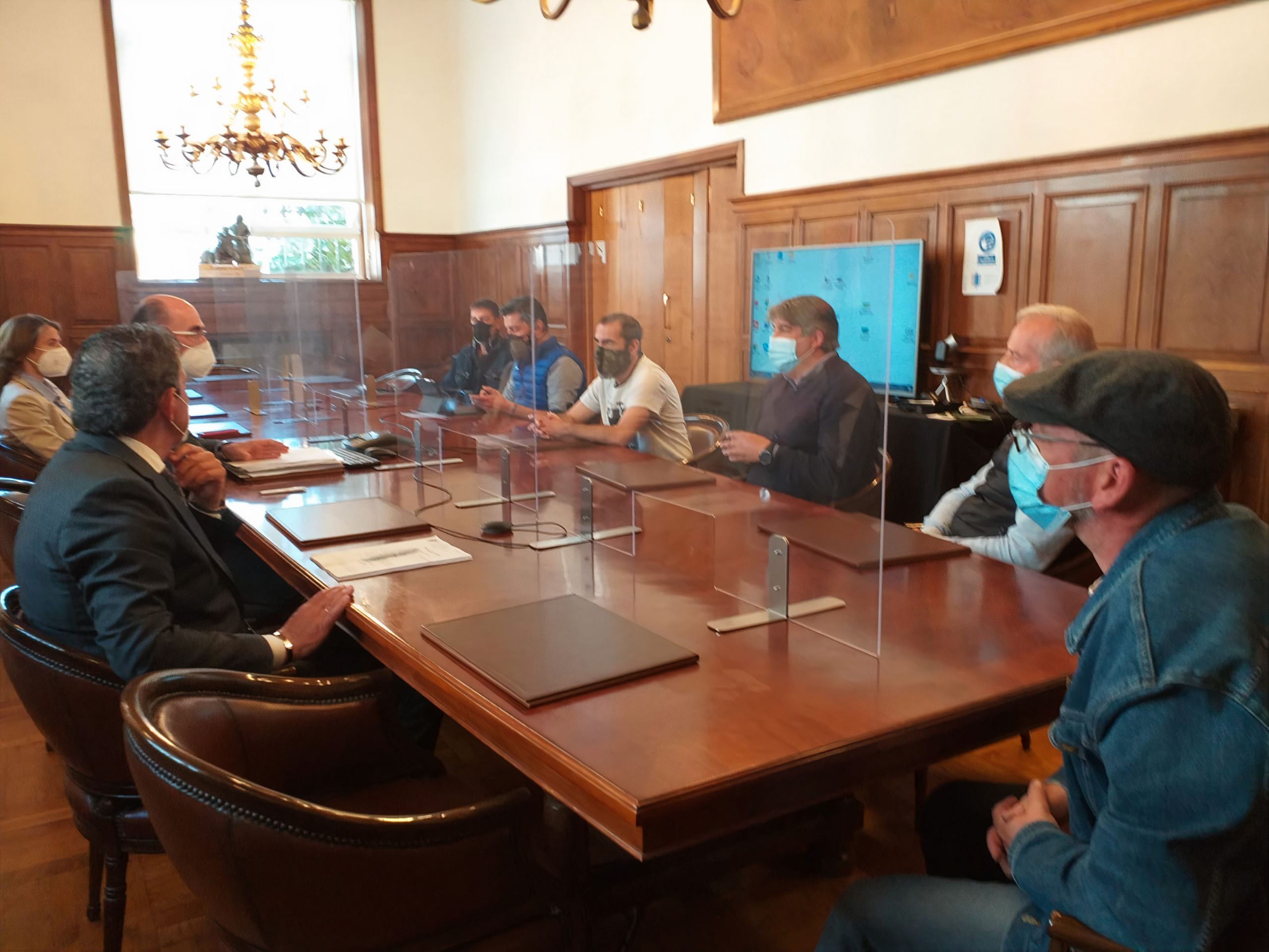 Reunión de los miembros del Comité de Empresa de Vulcano y la Autoridad Portuaria.