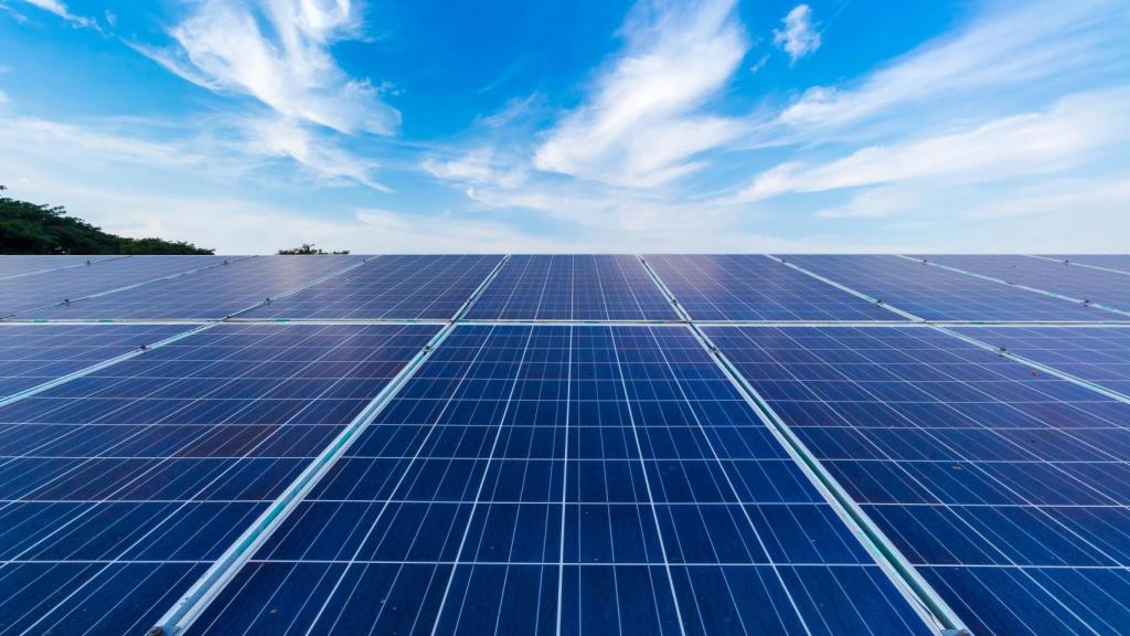 Endesa y Bridgestone instalan un 'megaproyecto' de autoconsumo: 9,2 MW de potencia