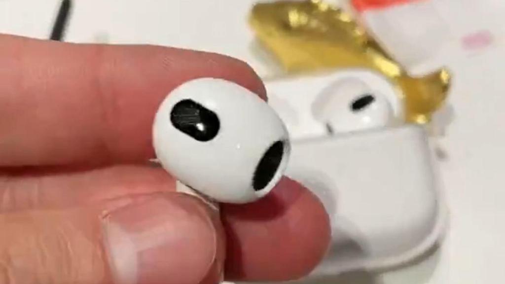 Réplica de los supuestos AirPods 3.