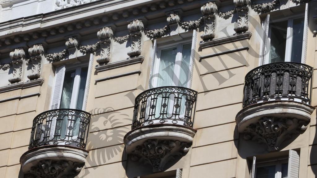 Instantánea de los varios balcones de que dispone el ático.