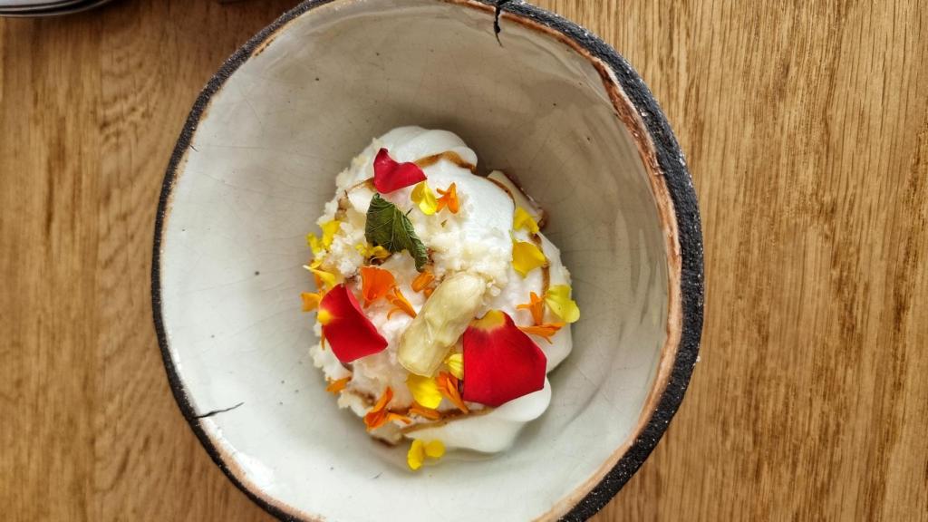 Espárrago blanco de Navarra con espuma de idiazábal. Éter.