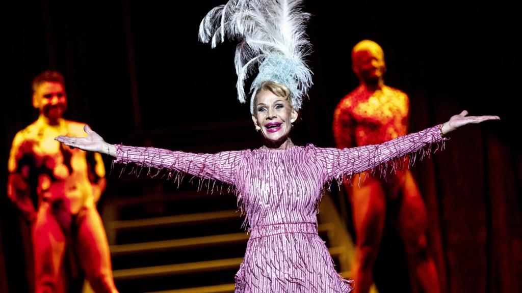 Rosa Valenty durante el espectáculo del desfile de Eduardo Navarrete.