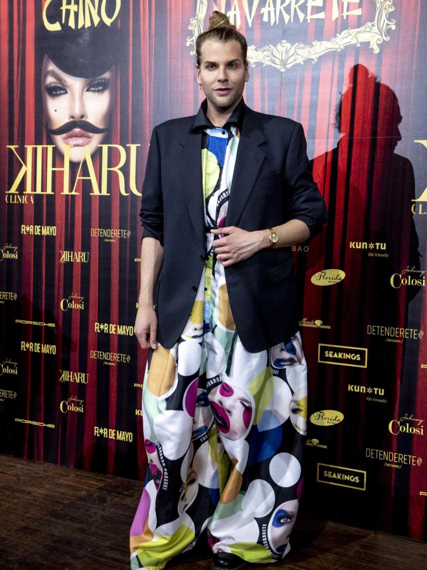 El diseñador Eduardo Navarrete posando en el 'photocall' antes de presentar su nueva colección.