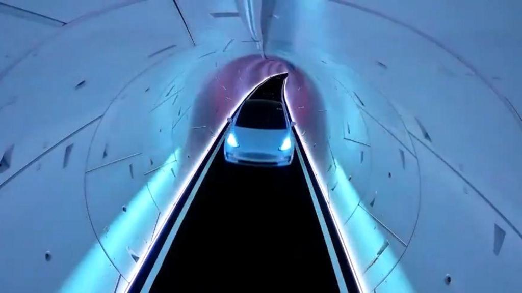 Presentación de The Boring Company con un Tesla
