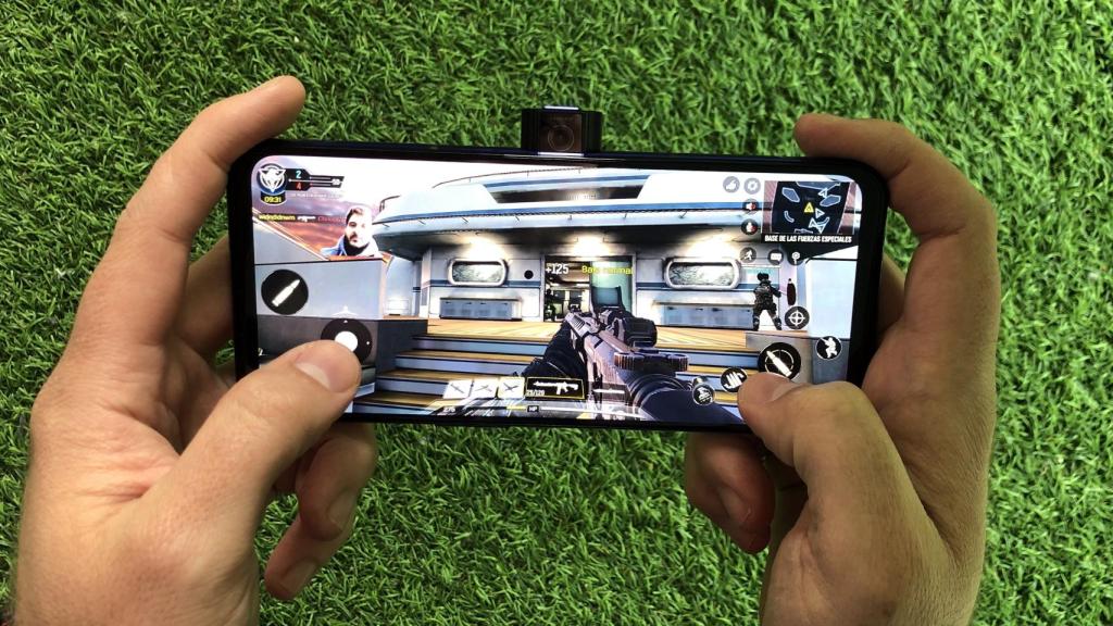 Jugando con y retransmitiendo con el Lenovo Legion Phone Duel 2.